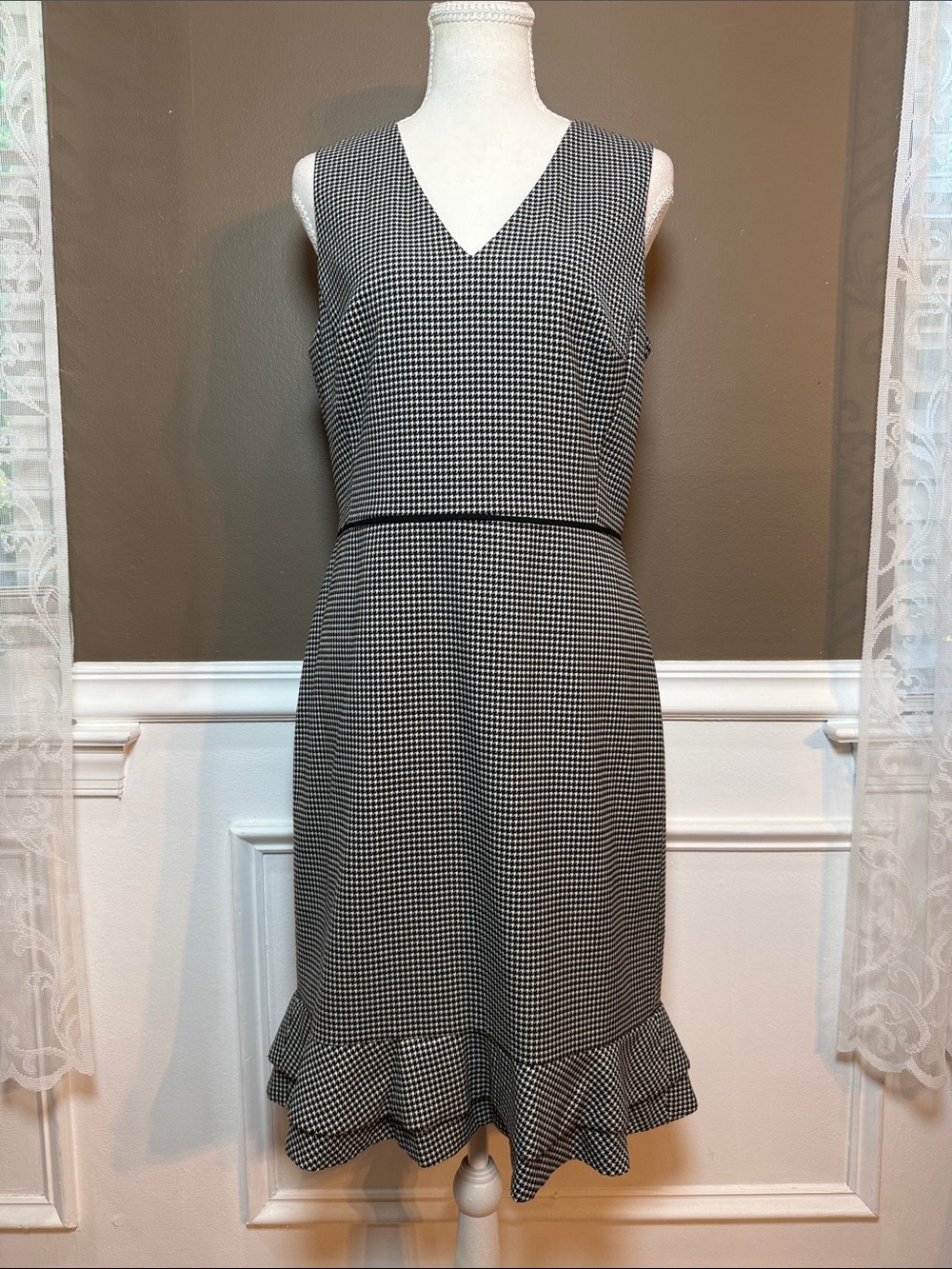 Ann Taylor Houndstooth V-Neck Ruffle Hem Sheath Dress 8 Office Old Money